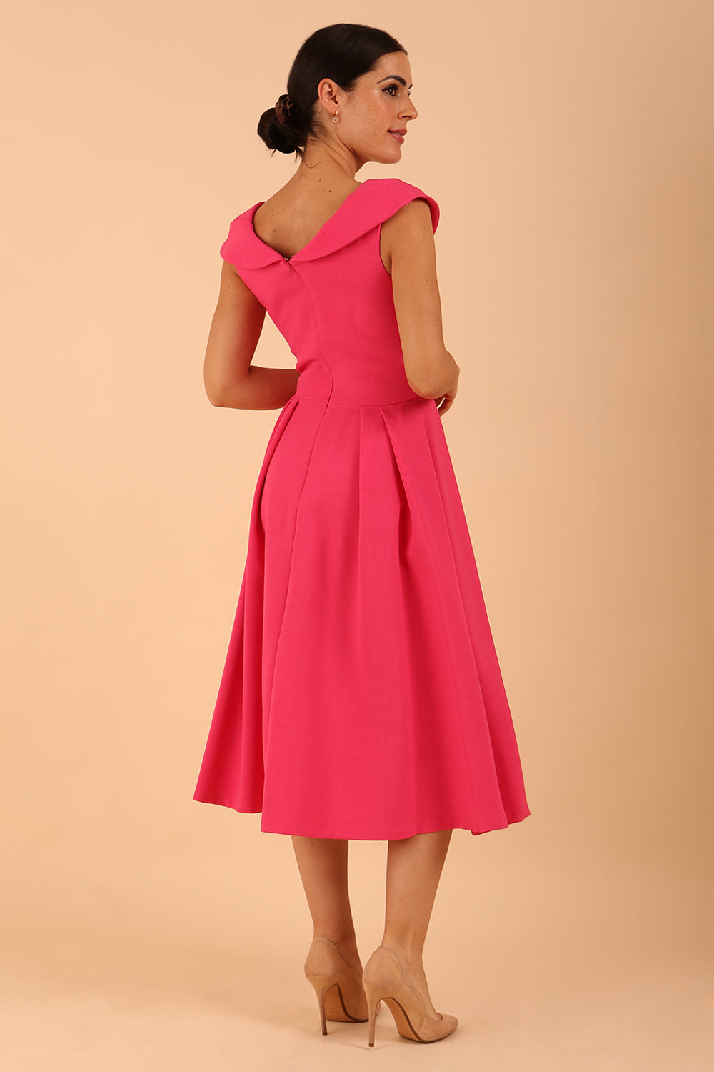 model is wearing divacatwalk Chesterton Sleeveless a-line swing dress in Fuchsia Pink with oversized collar front