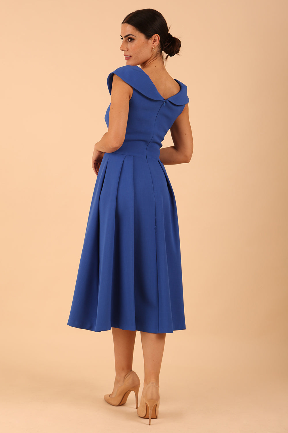 model is wearing divacatwalk Chesterton Sleeveless a-line swing dress in Cobalt Blue with oversized collar back