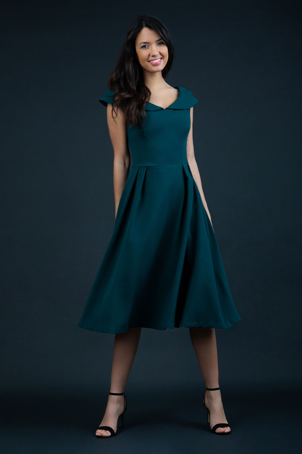 model is wearing divacatwalk Chesterton Sleeveless a-line swing dress in forest green with oversized collar